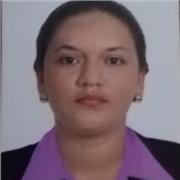 Profesor de ciencia sociales ofrece clases a niños de primaria